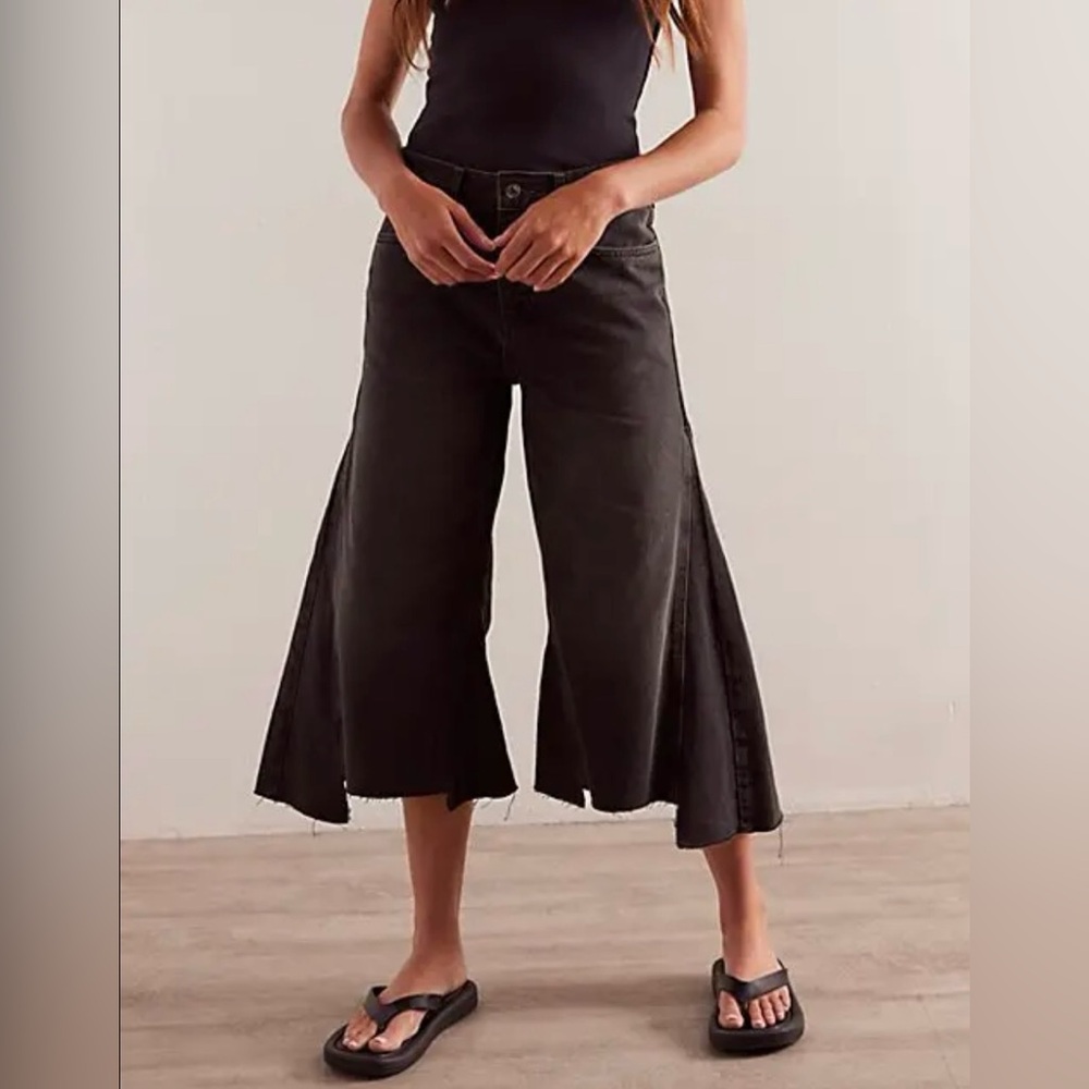 FREE PEOPLE We The Free Ripple Wide-Leg Crop Jeans - Fade To Black